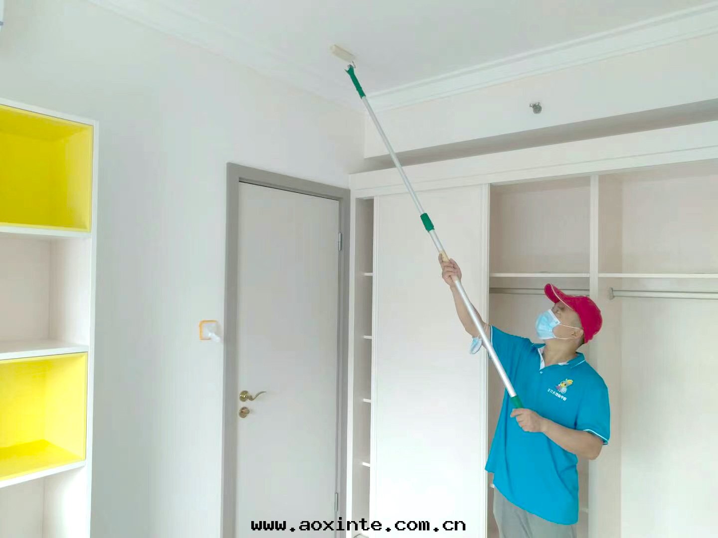 卧室(shì)頂面(miàn)滾筒全(quán)方(fāng)位(wèi)施工治理(lǐ)