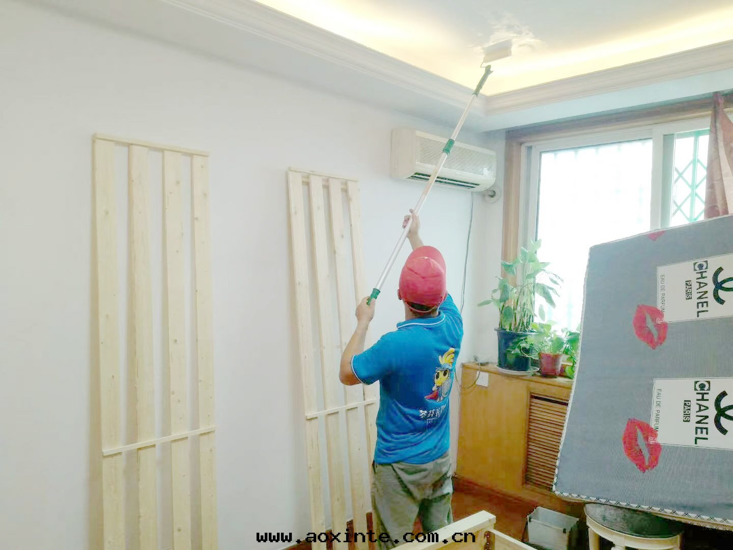 卧室(shì)顶面(miàn)滾筒全(quán)方(fāng)位(wèi)施工治理(lǐ)