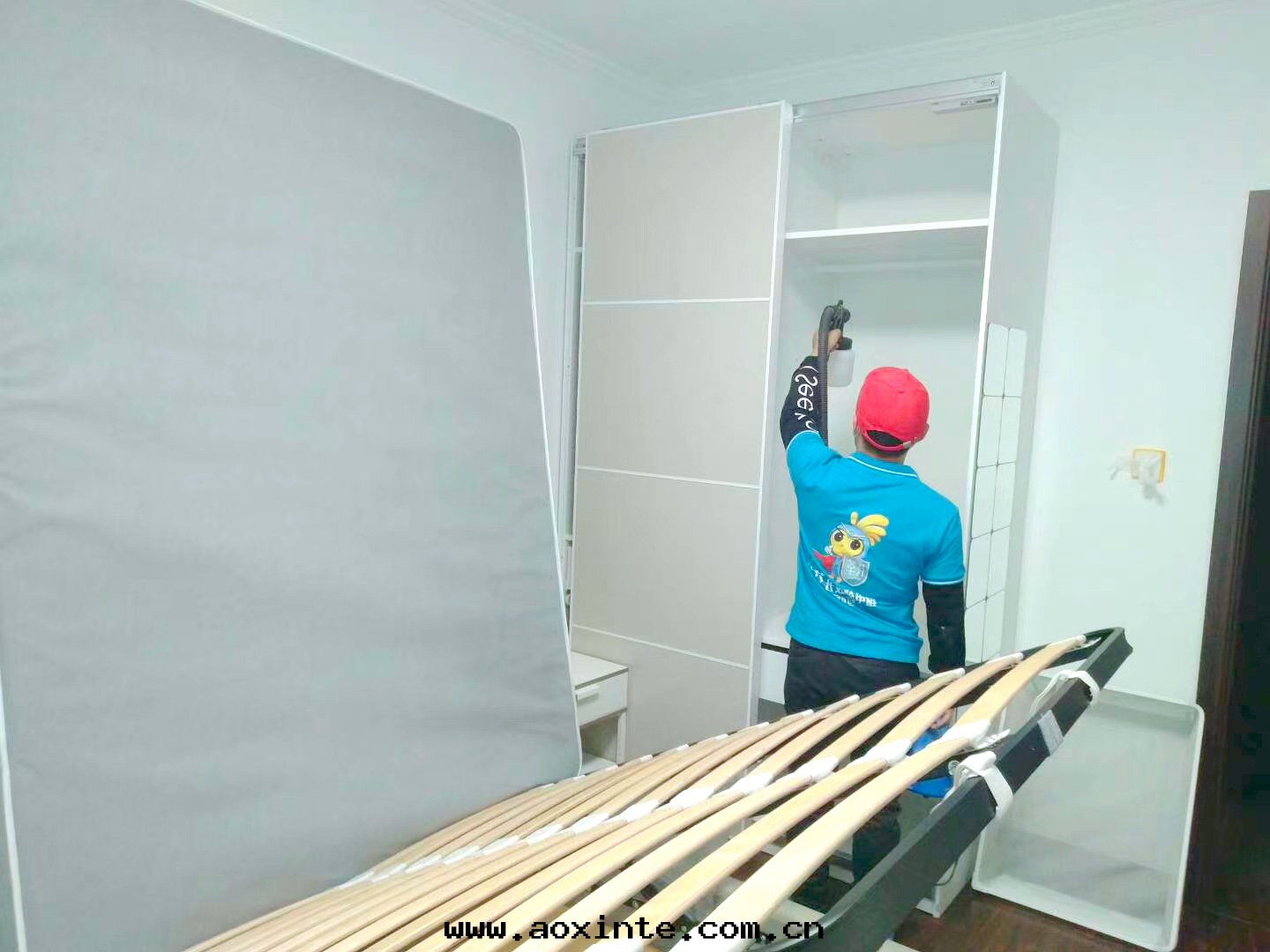 卧室(shì)衣(yī)櫃噴槍施工治理(lǐ)甲醛