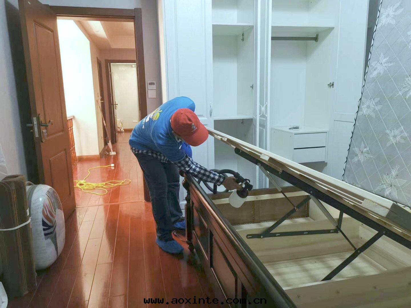 卧室(shì)床(chuáng)架全(quán)方(fāng)位(wèi)噴涂治理(lǐ)甲醛