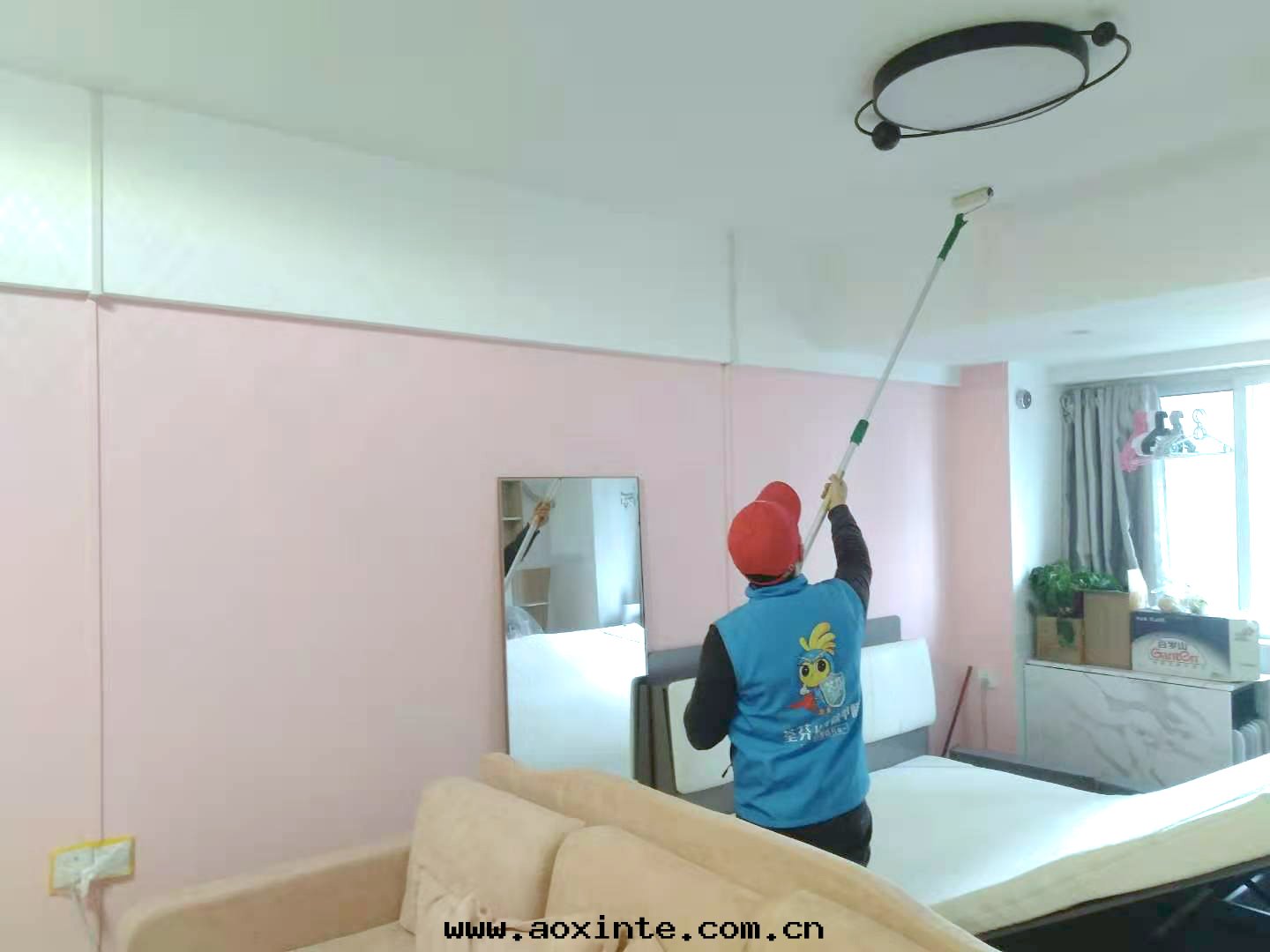 客廳顶面(miàn)滾筒施工治理(lǐ)