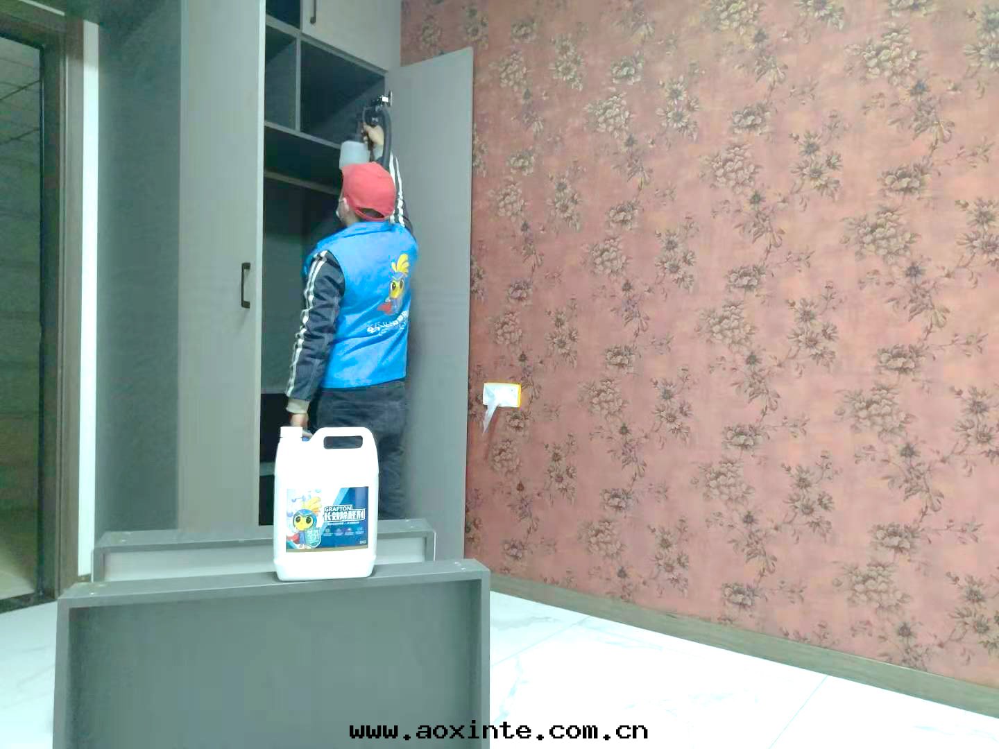 卧室(shì)衣(yī)櫃噴槍施工治理(lǐ)