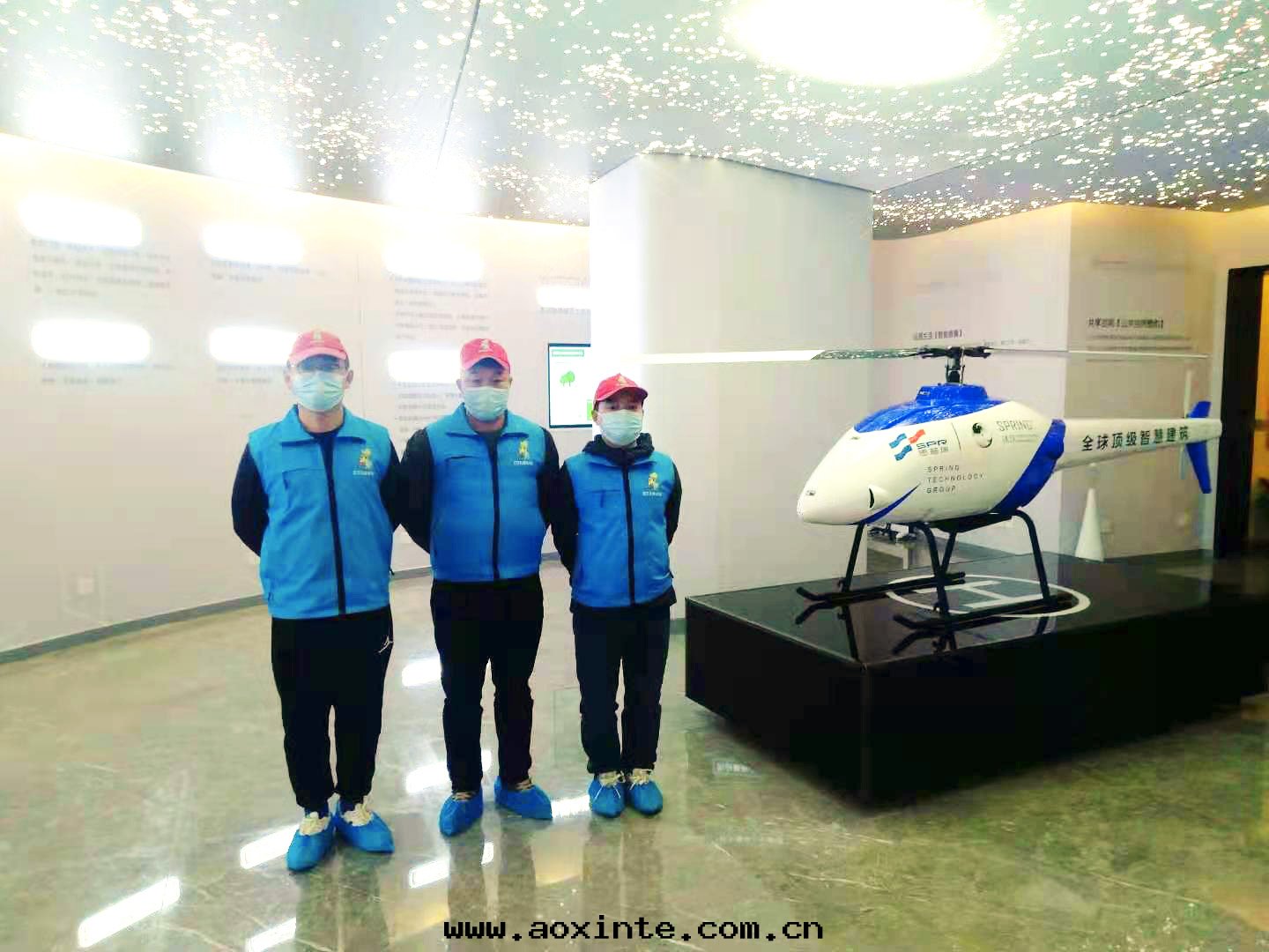 甲醛治理(lǐ)施工除醛师(shī)合影