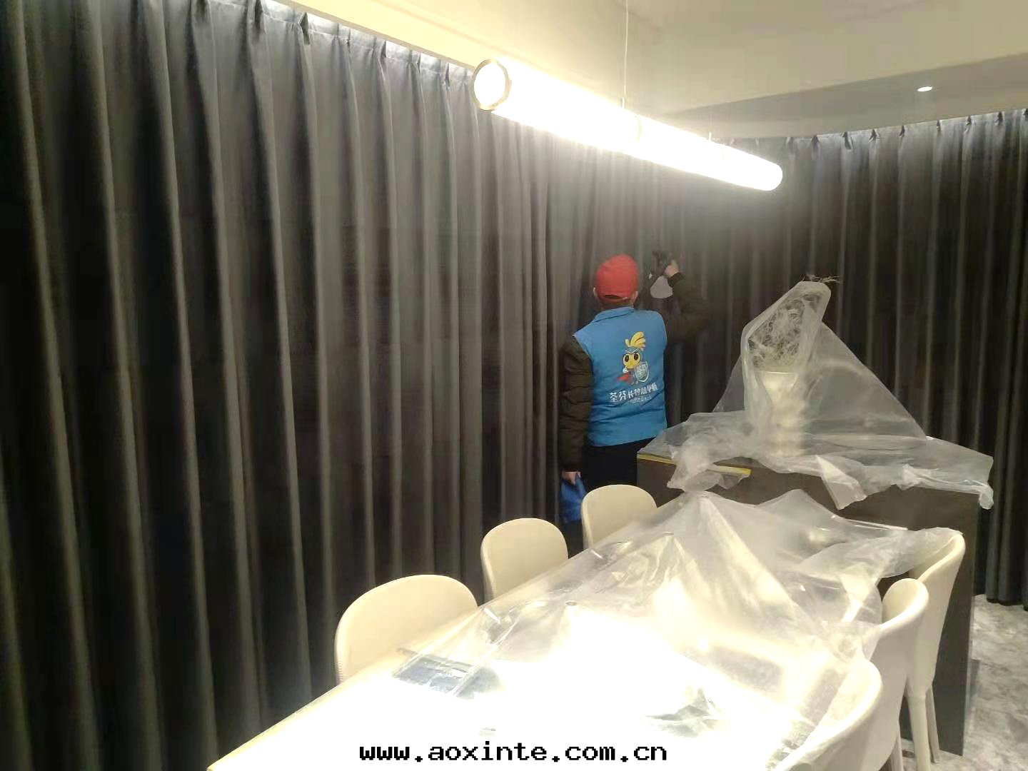 辦(bàn)公(gōng)室(shì)窗帘(lián)布(bù)藝噴涂治理(lǐ)甲醛