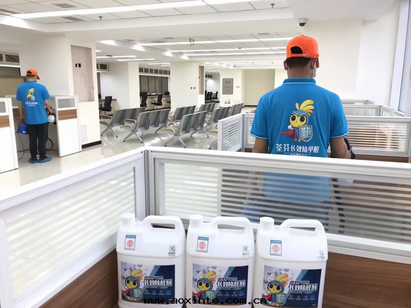 辦(bàn)公(gōng)位(wèi)桌椅噴枪施工治理(lǐ)