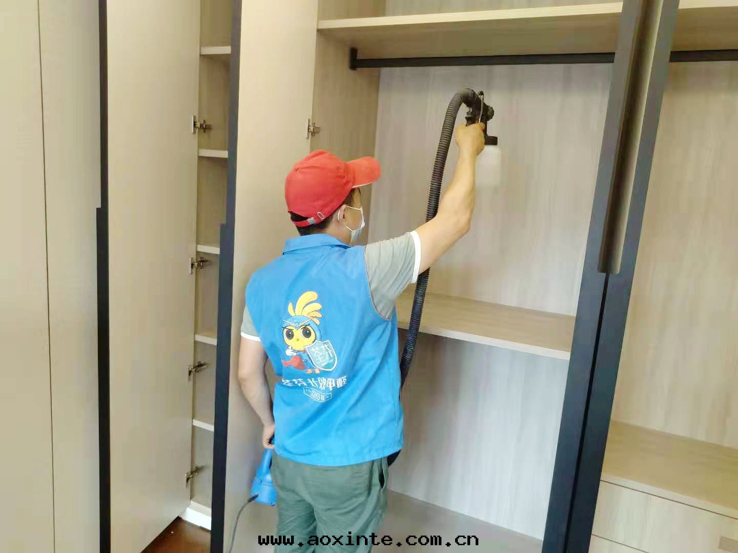 卧室(shì)衣(yī)櫃噴槍全(quán)方(fāng)位(wèi)施工噴涂