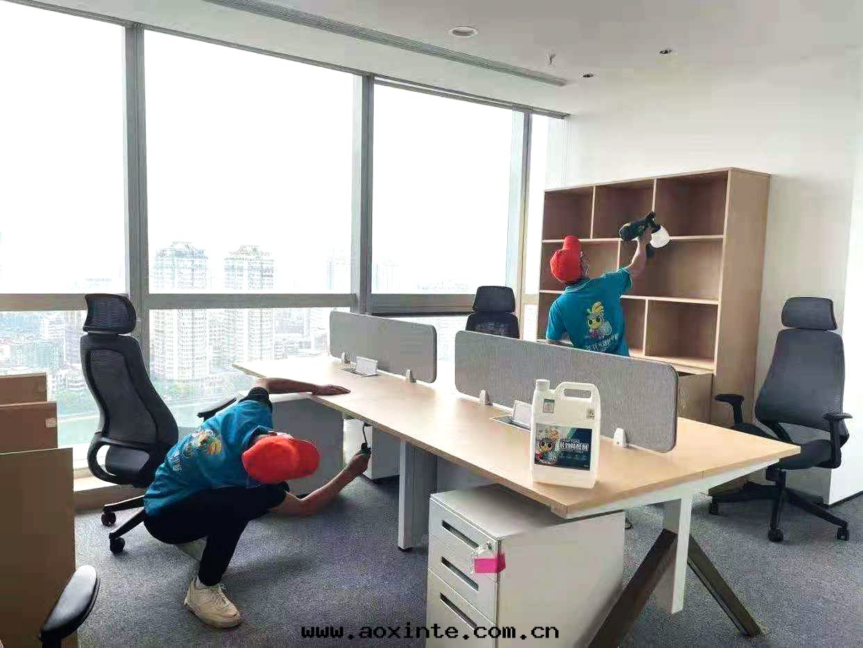 辦(bàn)公(gōng)室(shì)桌椅櫃子噴枪噴塗治理(lǐ)