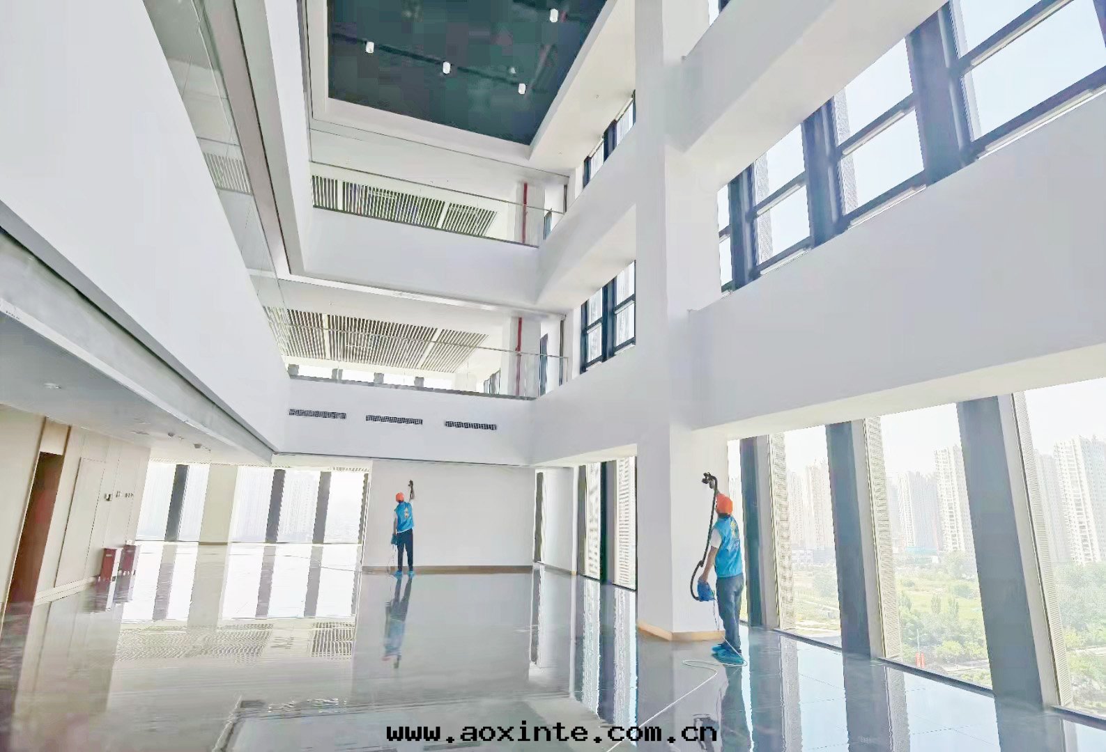 太原地(dì)铁(tiě)中(zhōng)心(xīn)大(dà)廳牆(qiáng)面(miàn)施工