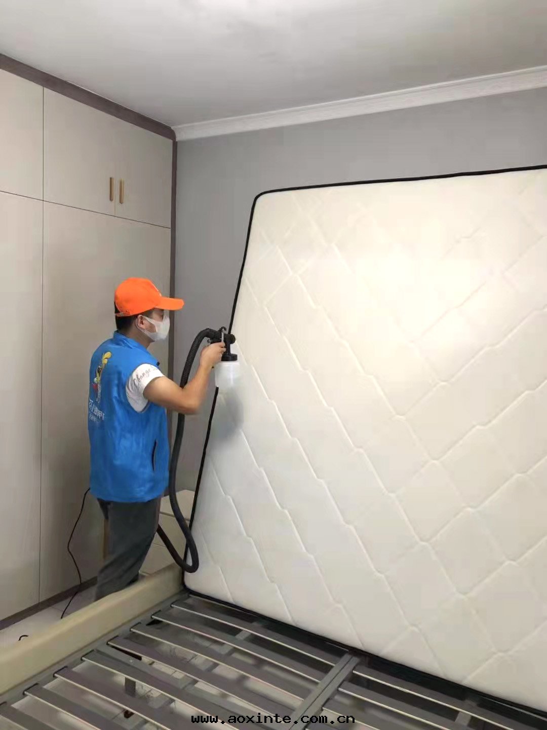 卧室(shì)床(chuáng)垫(diàn)噴涂治理(lǐ)甲醛