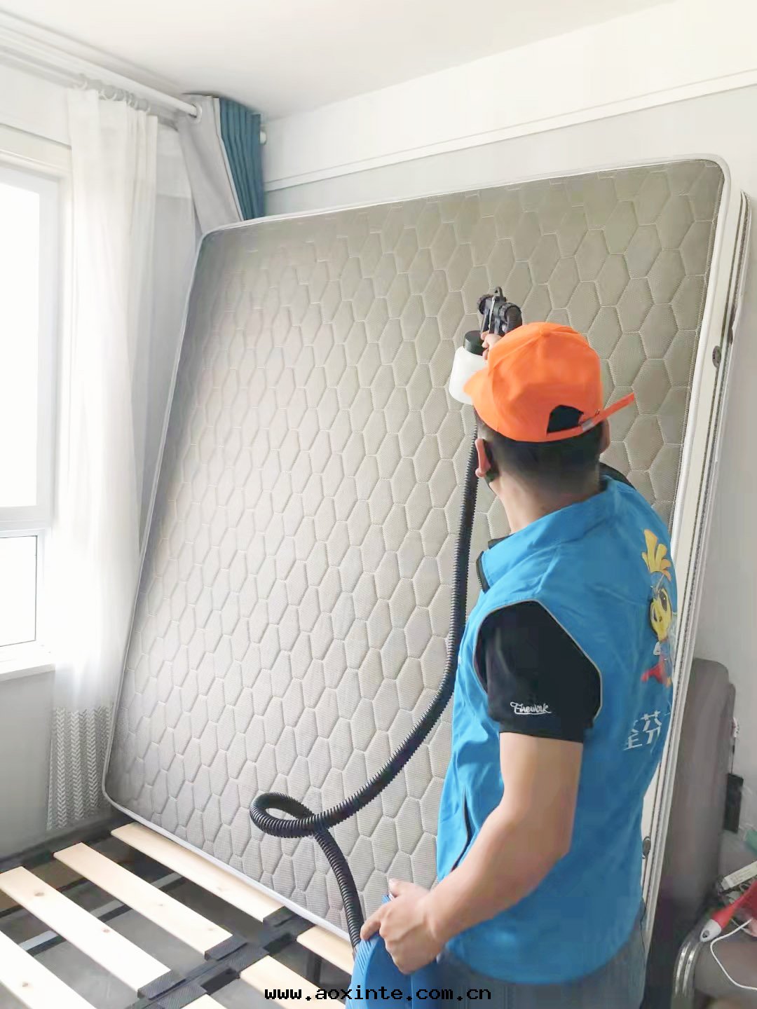 卧室(shì)床(chuáng)垫(diàn)噴涂施工治理(lǐ)