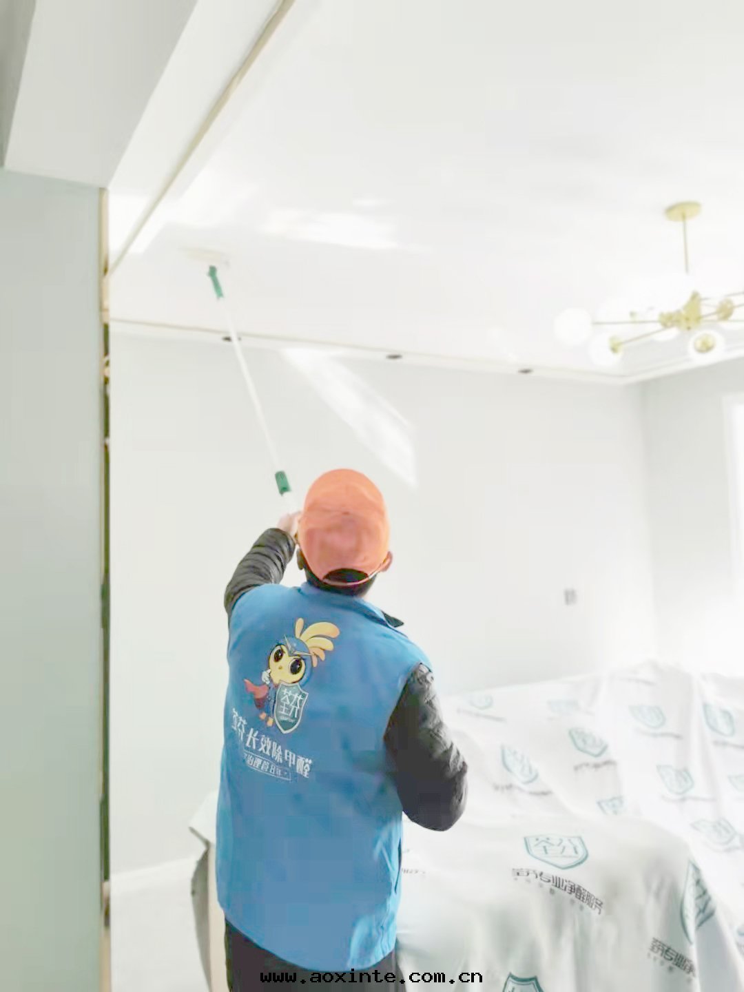 客廳顶面(miàn)滾筒施工治理(lǐ)