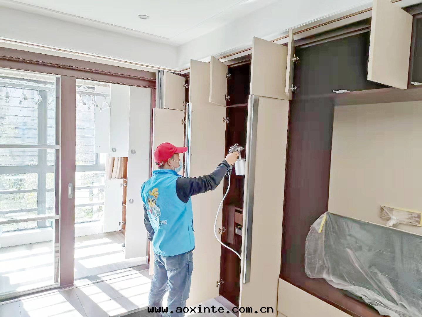 卧室(shì)衣(yī)櫃噴涂治理(lǐ)甲醛