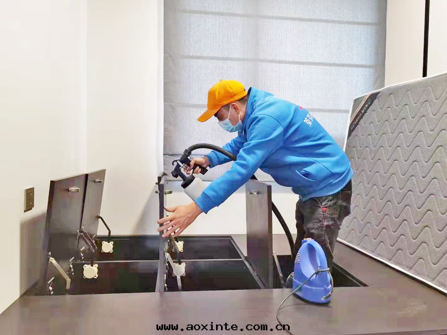 卧室(shì)榻榻米(mǐ)全(quán)方(fāng)位(wèi)噴塗治理(lǐ)