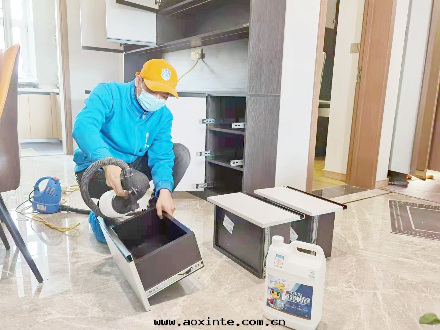 櫃子抽屜拆卸全(quán)方(fāng)位(wèi)噴塗治理(lǐ)