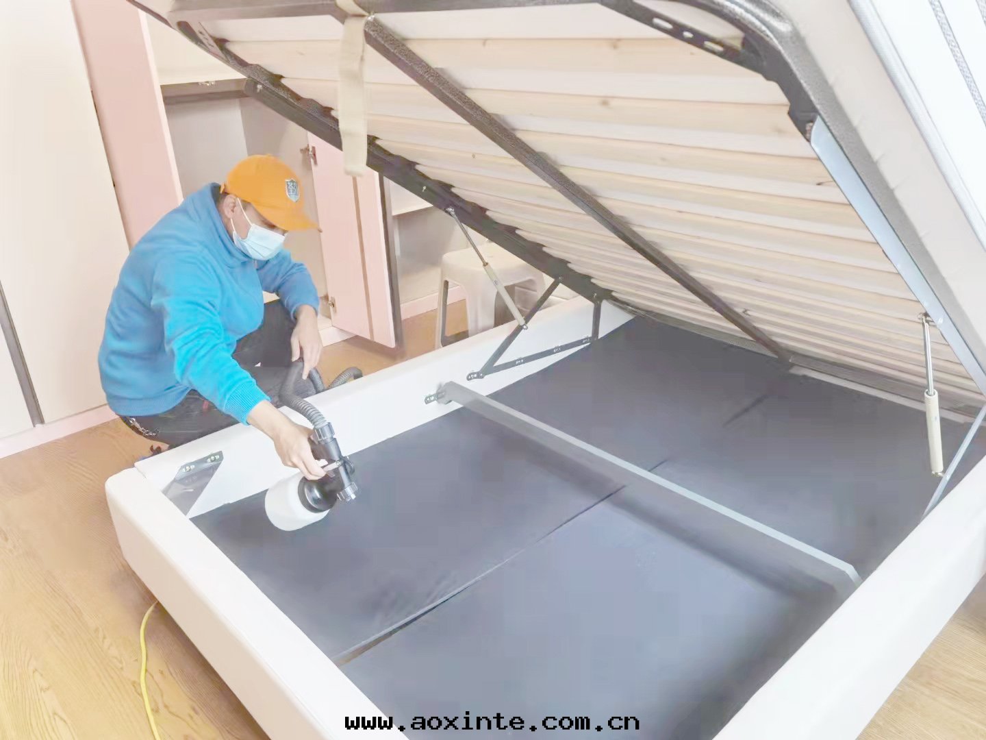 床架底部(bù)布(bù)垫(diàn)噴塗治理(lǐ)