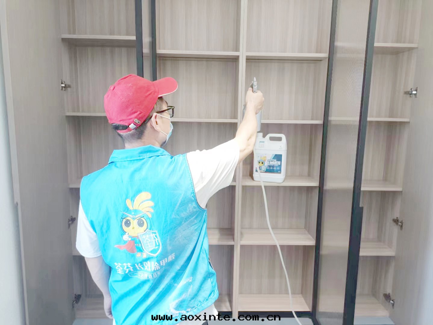 卧室(shì)衣(yī)櫃全(quán)方(fāng)位(wèi)噴涂治理(lǐ)