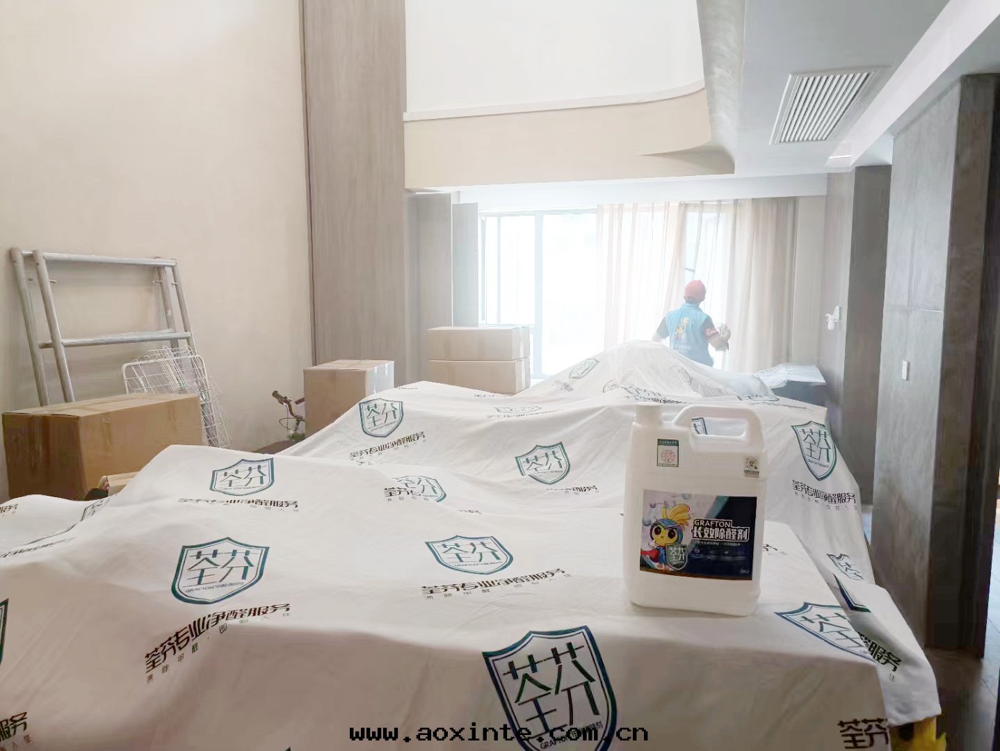 客廳窗帘(lián)墙面(miàn)噴槍施工治理(lǐ)