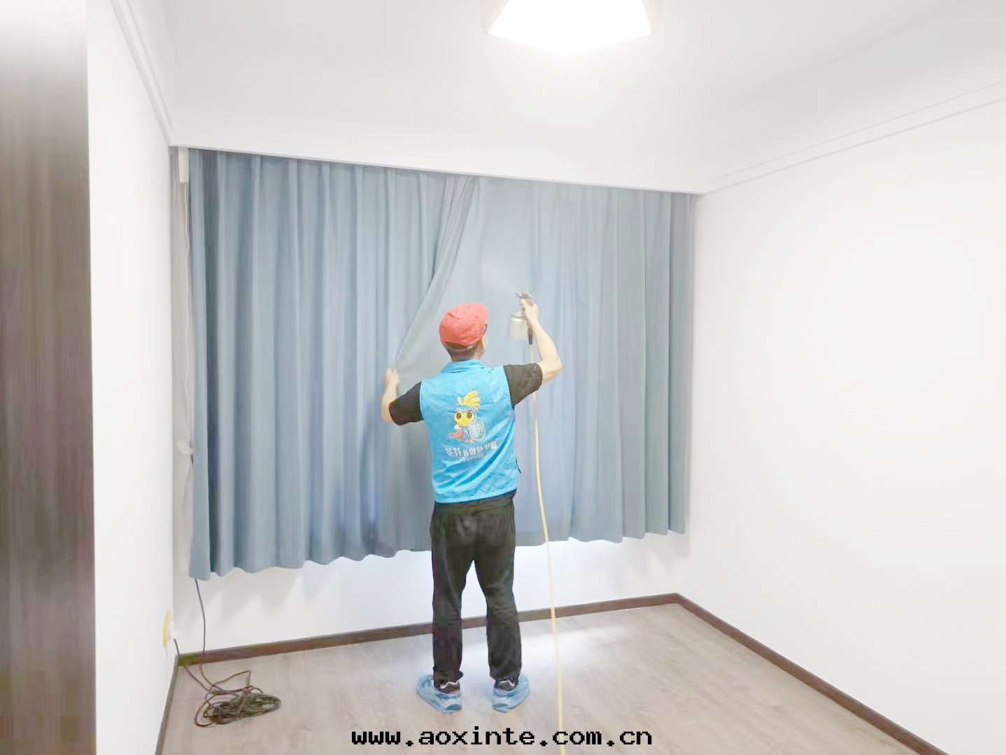 卧室(shì)窗帘(lián)全(quán)方(fāng)位(wèi)噴涂治理(lǐ)