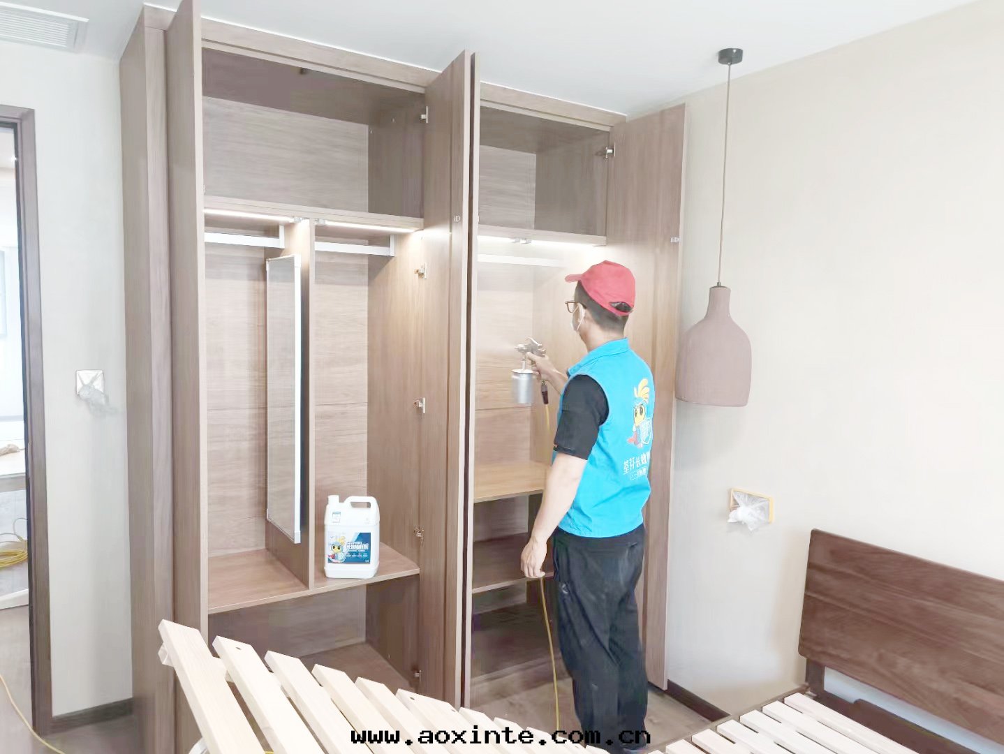 卧室(shì)衣(yī)櫃噴涂治理(lǐ)