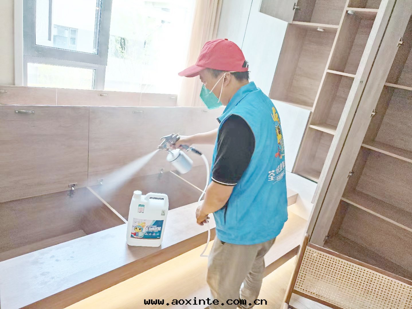 卧室(shì)榻榻米(mǐ)储物空(kōng)間(jiān)噴涂治理(lǐ)