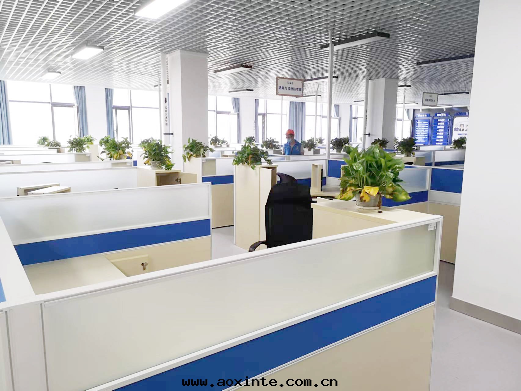 學(xué)校老(lǎo)师辦(bàn)公(gōng)區(qū)域精细化(huà)施工治理(lǐ)