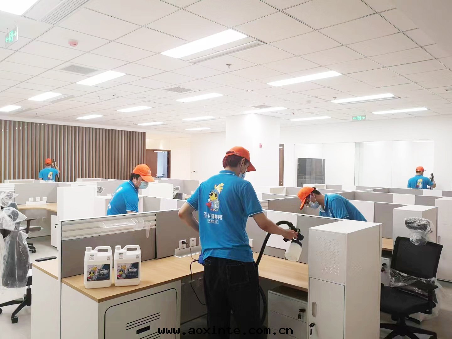 银(yín)行辦(bàn)公(gōng)楼桌(zhuō)椅(yǐ)施工治理(lǐ)