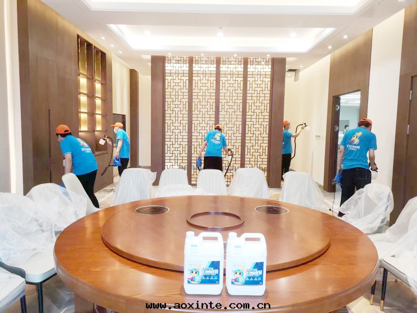 興業银(yín)行餐廳墙面(miàn)噴槍施工治理(lǐ)