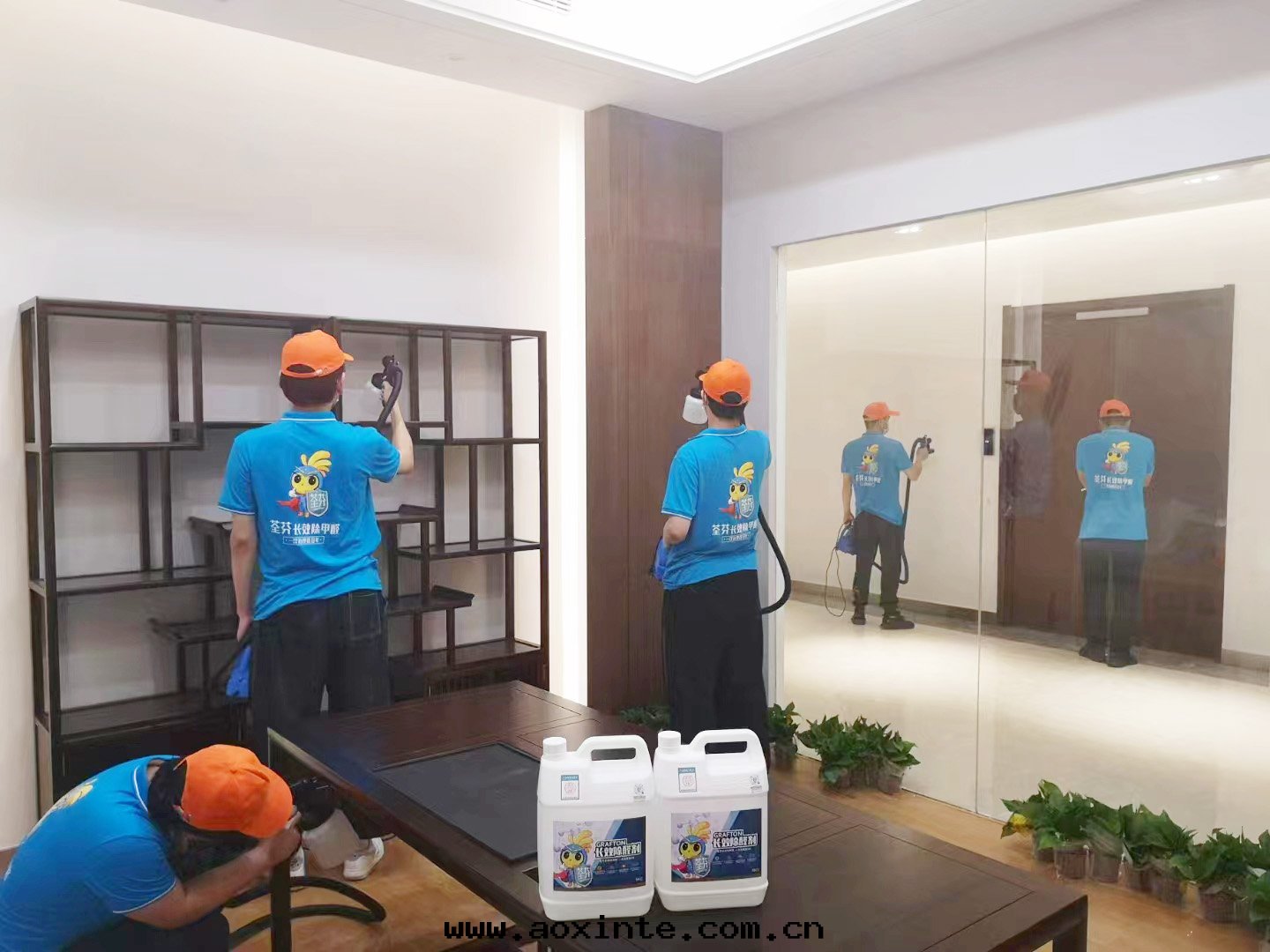 银(yín)行辦(bàn)公(gōng)室(shì)桌(zhuō)椅(yǐ)墙面(miàn)噴槍施工