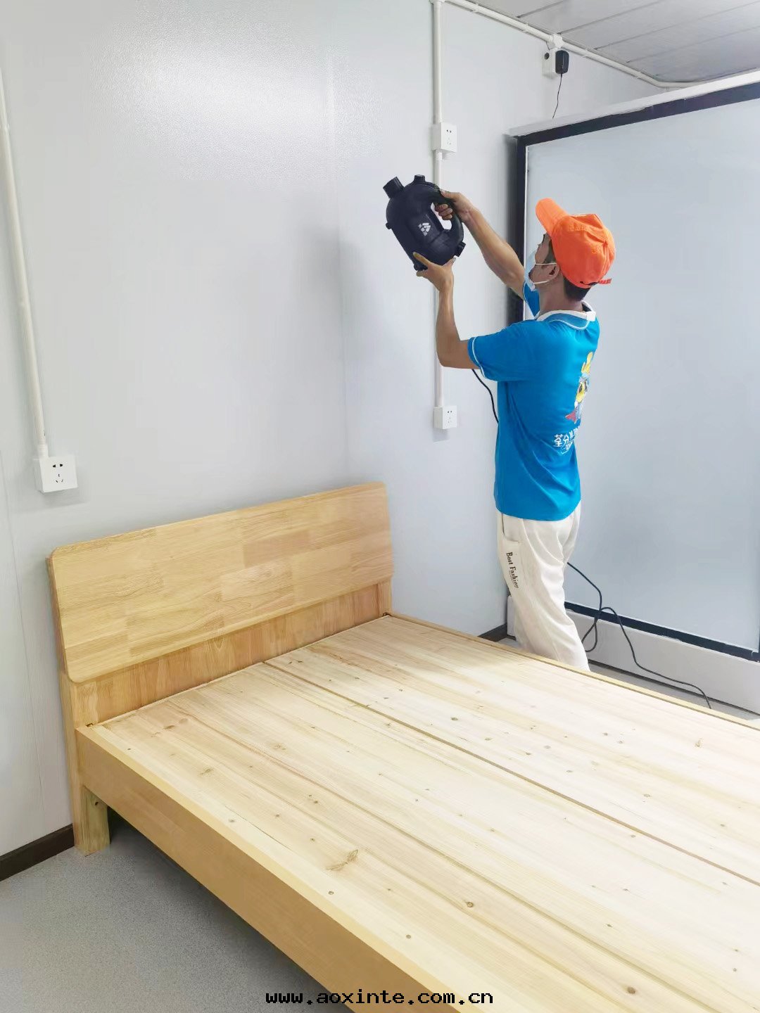 隔離單間(jiān)牆(qiáng)面(miàn)噴枪施工治理(lǐ)