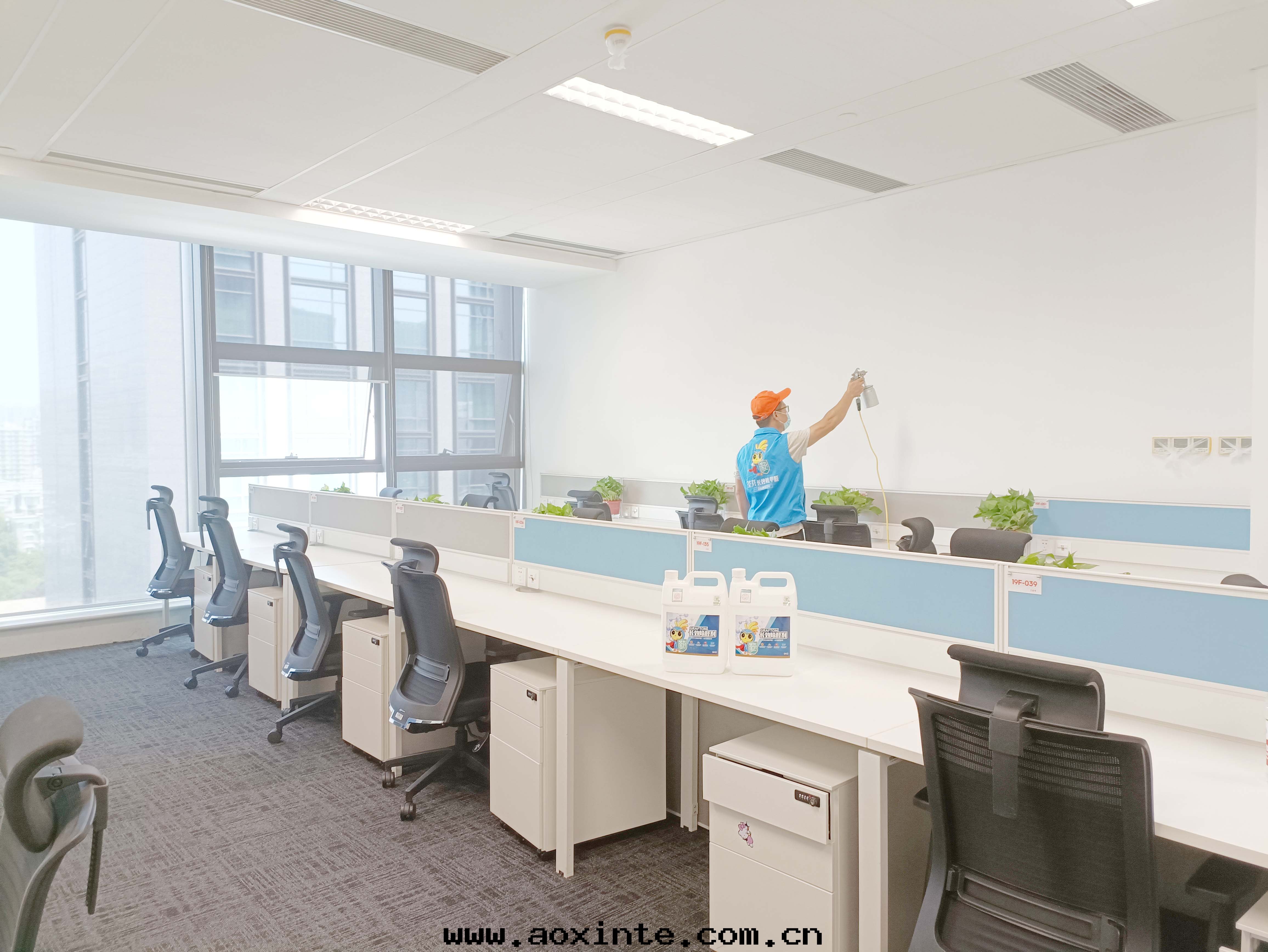 辦(bàn)公(gōng)室(shì)牆(qiáng)面(miàn)噴塗噴塗施工治理(lǐ)