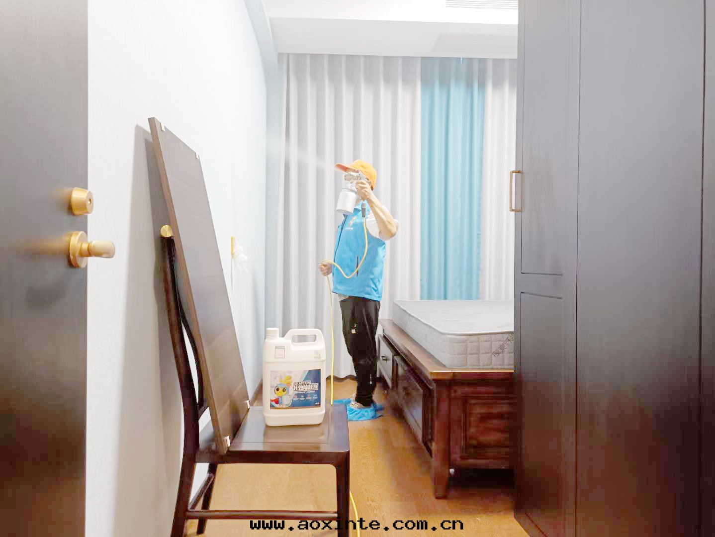 櫃子面(miàn)闆拆卸全(quán)方(fāng)位(wèi)噴涂治理(lǐ)