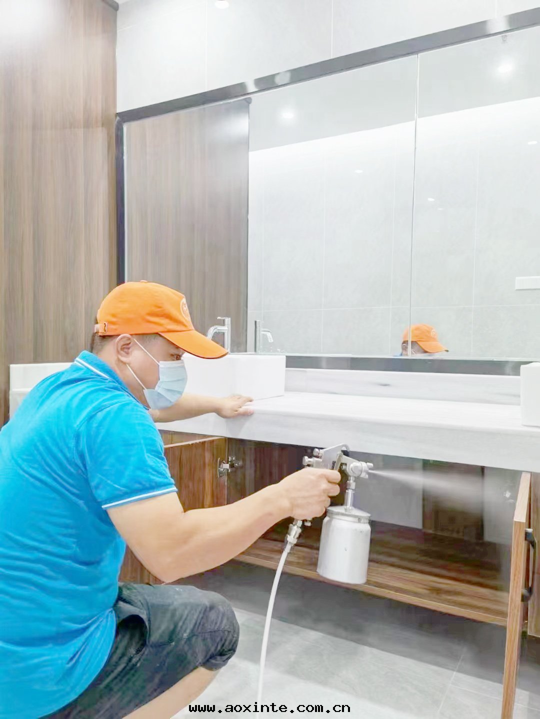 衛生(shēng)間(jiān)浴室(shì)櫃子噴塗治理(lǐ)