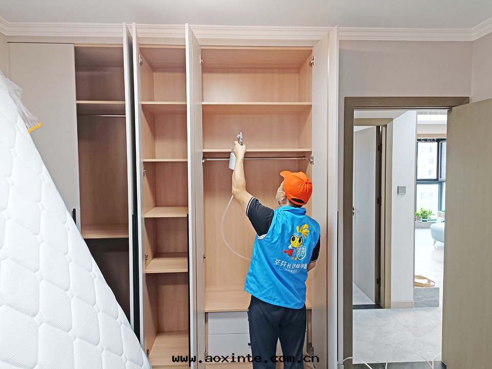 卧室(shì)櫃子噴槍施工治理(lǐ)甲醛