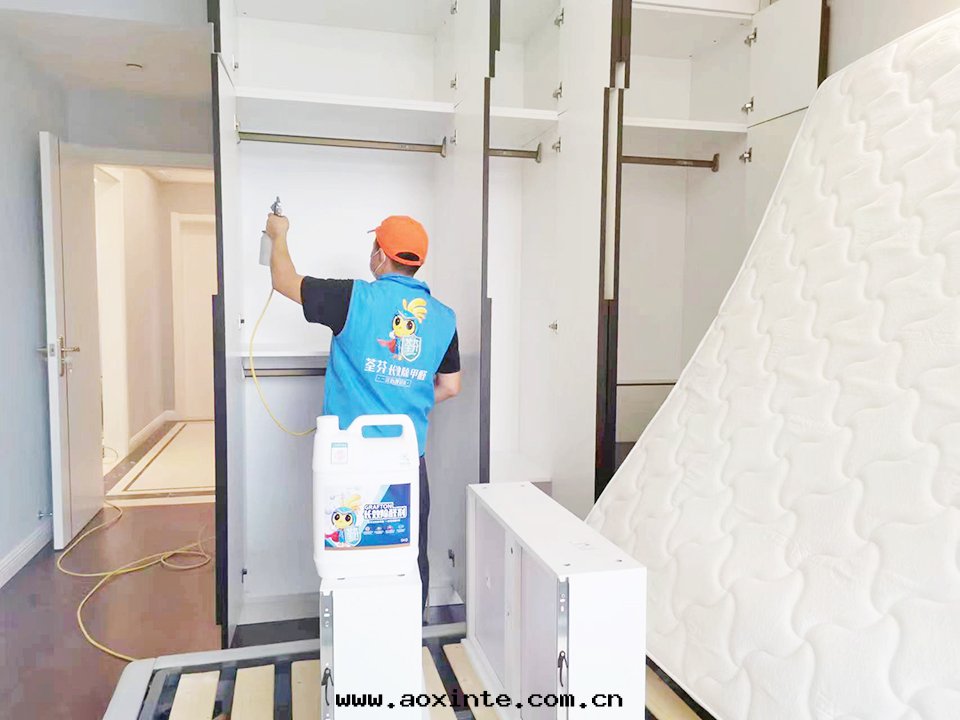 卧室(shì)衣(yī)櫃噴槍施工治理(lǐ)甲醛