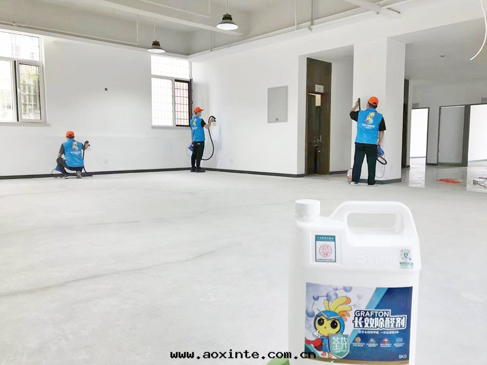 银(yín)行辦(bàn)公(gōng)區(qū)域墙面(miàn)噴槍施工治理(lǐ)