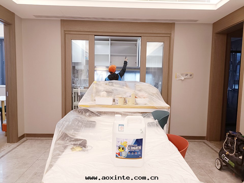 廚房(fáng)吊櫃噴槍施工治理(lǐ)甲醛