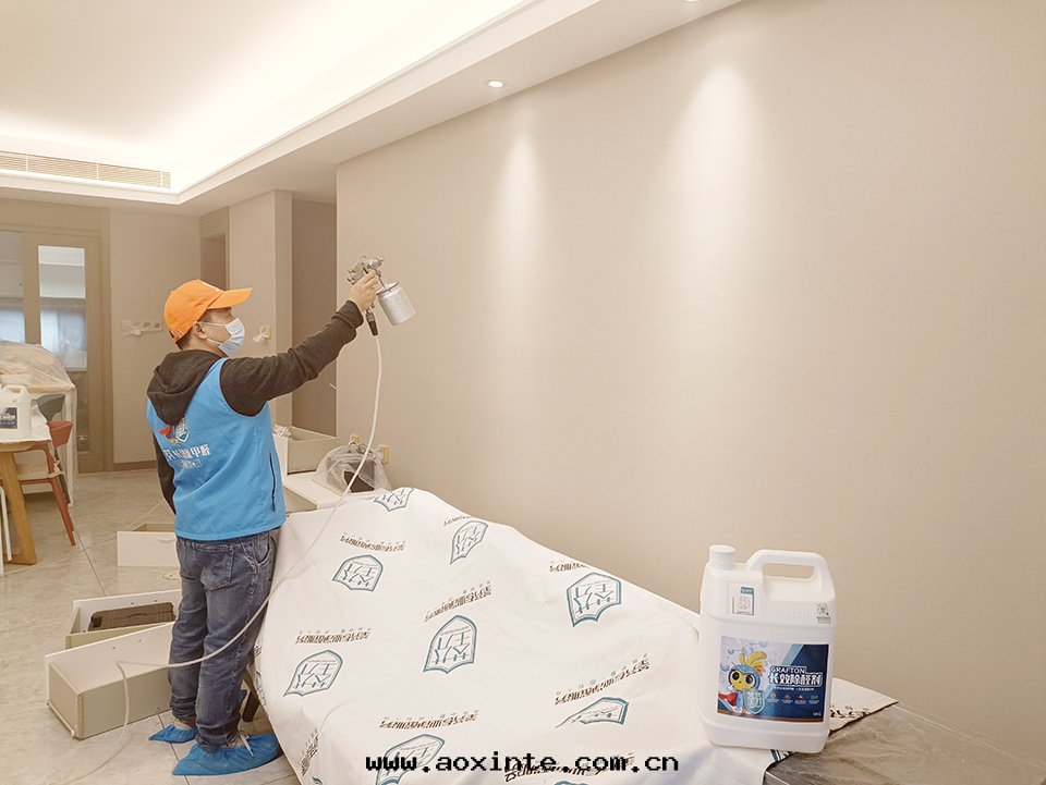 客廳墙面(miàn)壁(bì)紙(zhǐ)噴槍施工治理(lǐ)