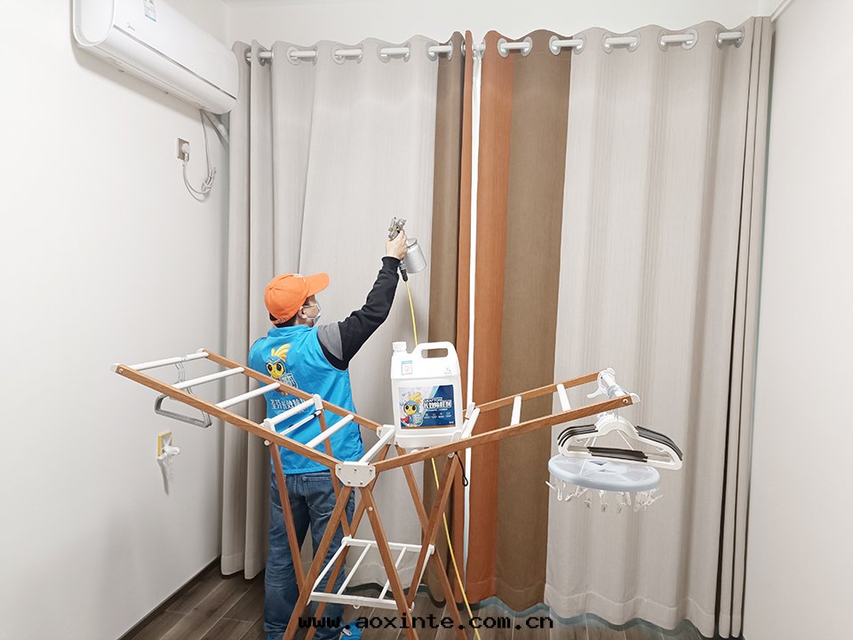 卧室(shì)窗(chuāng)帘(lián)精细化(huà)噴塗