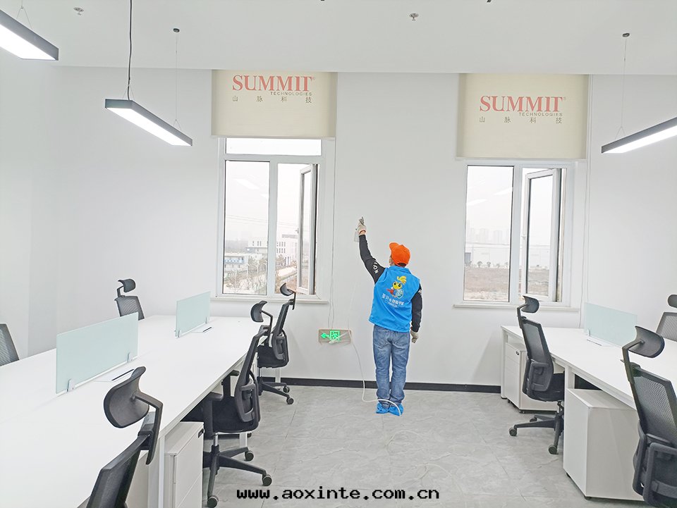 辦(bàn)公(gōng)區(qū)牆(qiáng)面(miàn)桌椅精细化(huà)施工治理(lǐ)