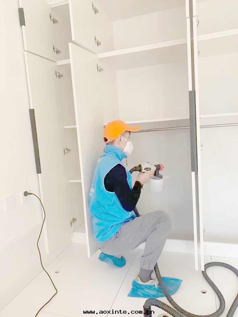 櫃子全(quán)方(fāng)位(wèi)噴塗治理(lǐ)