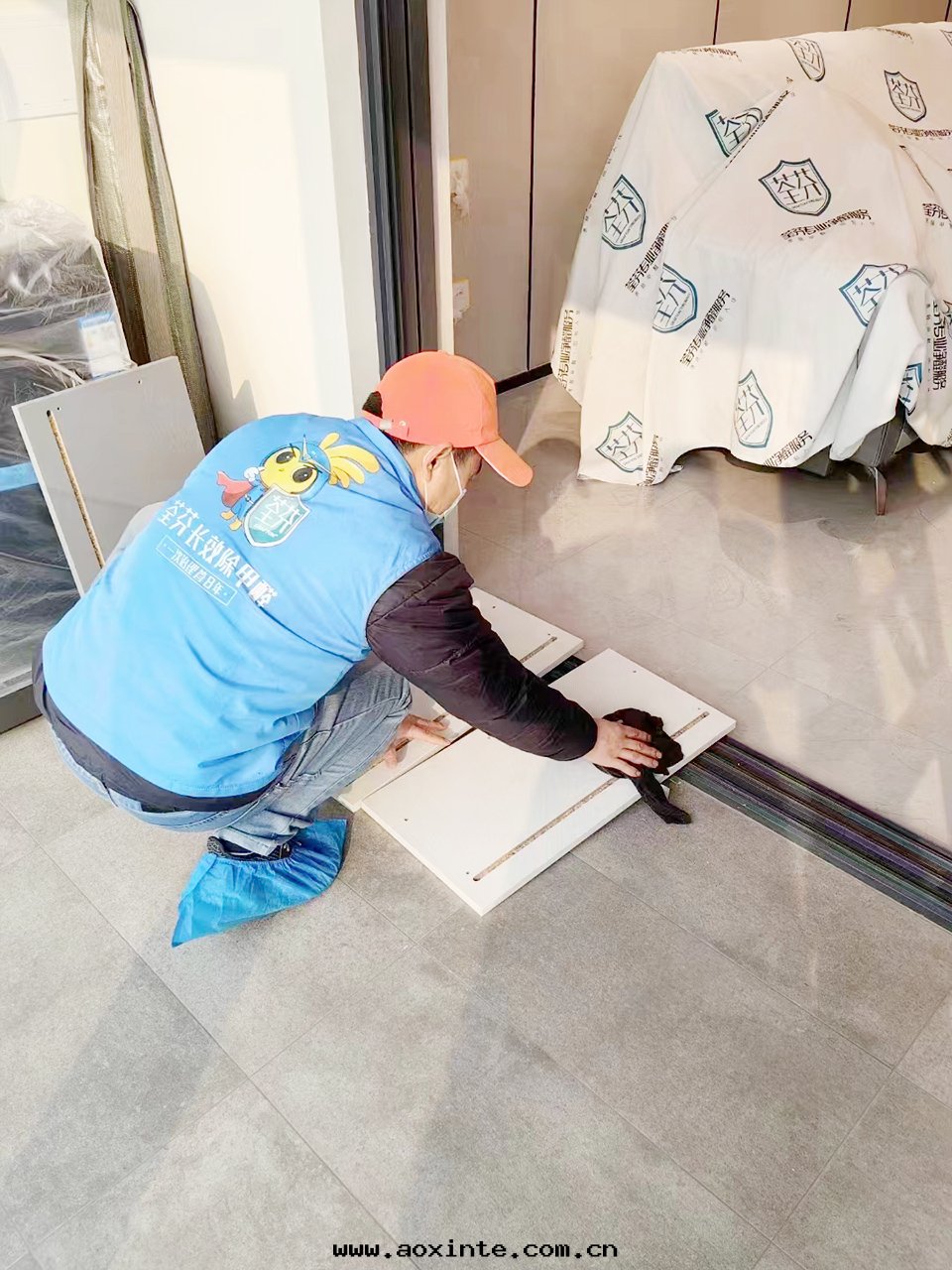 櫃子抽屜接縫金(jīn)屬毛(máo)巾(jīn)擦干(gàn)防止生(shēng)鏽