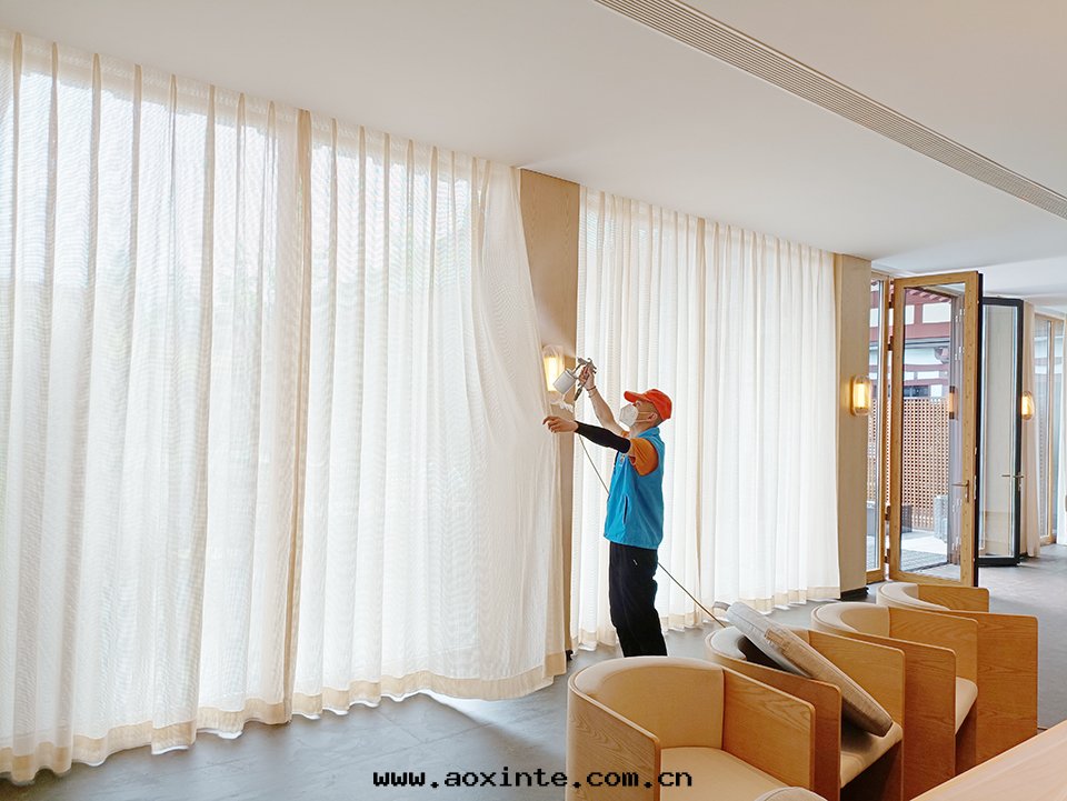 酒(jiǔ)店(diàn)大(dà)廳窗(chuāng)帘(lián)全(quán)方(fāng)位(wèi)噴塗治理(lǐ)甲醛