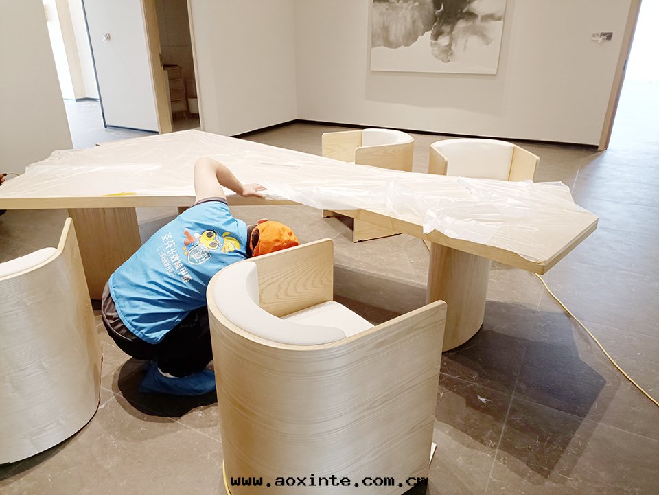 休閑區(qū)桌椅凳子全(quán)方(fāng)位(wèi)噴塗治理(lǐ)