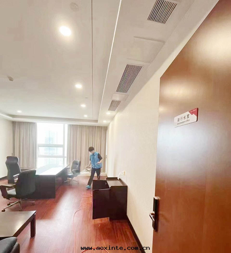 银(yín)行經(jīng)理(lǐ)辦(bàn)公(gōng)室(shì)精细化(huà)施工治理(lǐ)