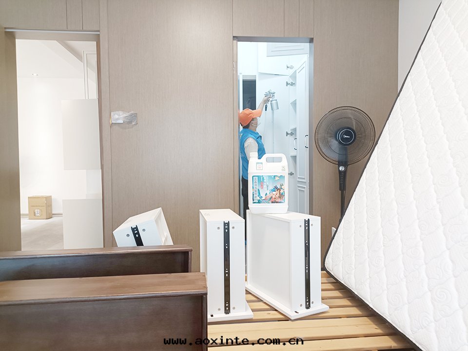 卧室(shì)衣(yī)櫃全(quán)方(fāng)位(wèi)噴涂治理(lǐ)甲醛