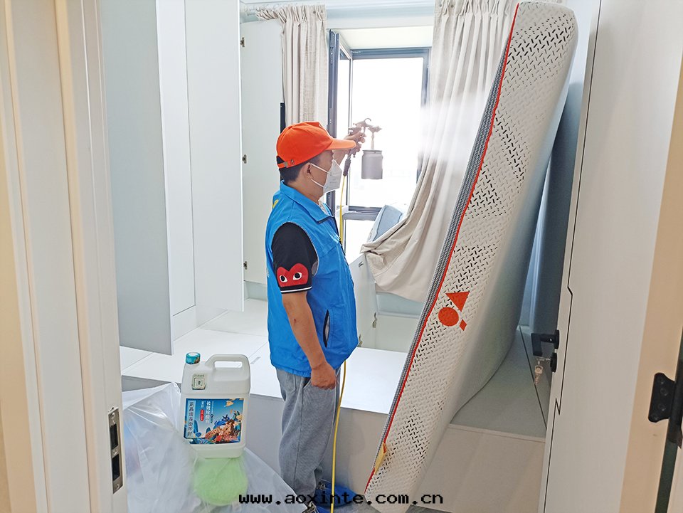 卧室(shì)床(chuáng)垫(diàn)噴槍施工治理(lǐ)甲醛